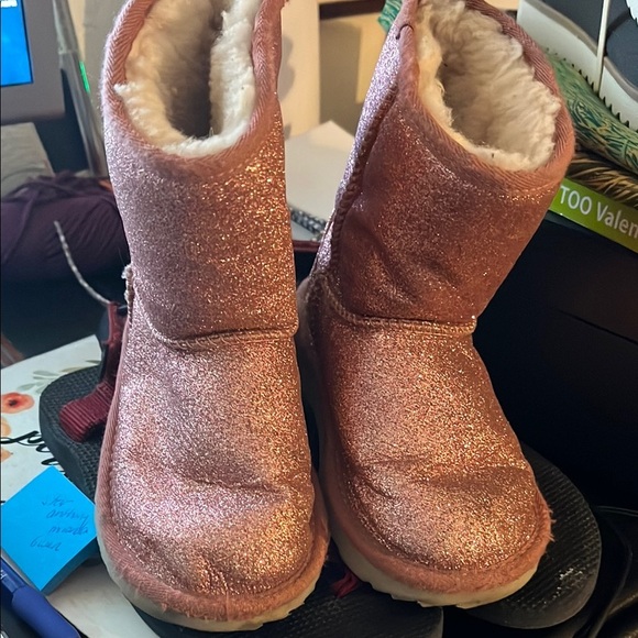 UGG Classic Short II Glitter Sparkle Pink Boots Youth Kids Girls Size 11 - Picture 1 of 6
